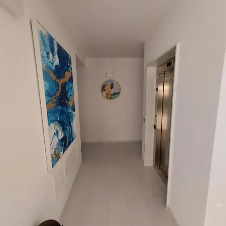 Grey House 4 100mt Dal Mare * Tortoreto