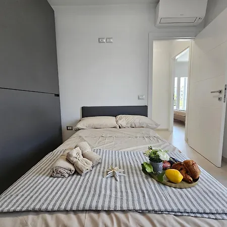 Grey House 4 100mt Dal Mare *