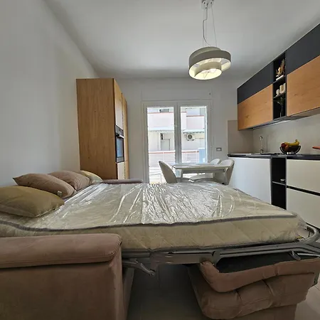 Grey House 4 100mt Dal Mare