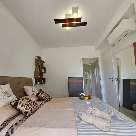 Grey House 4 100mt Dal Mare